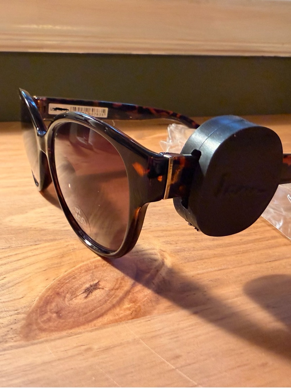 Women’s Tortoiseshell Sunglasses - Picture 2 of 2